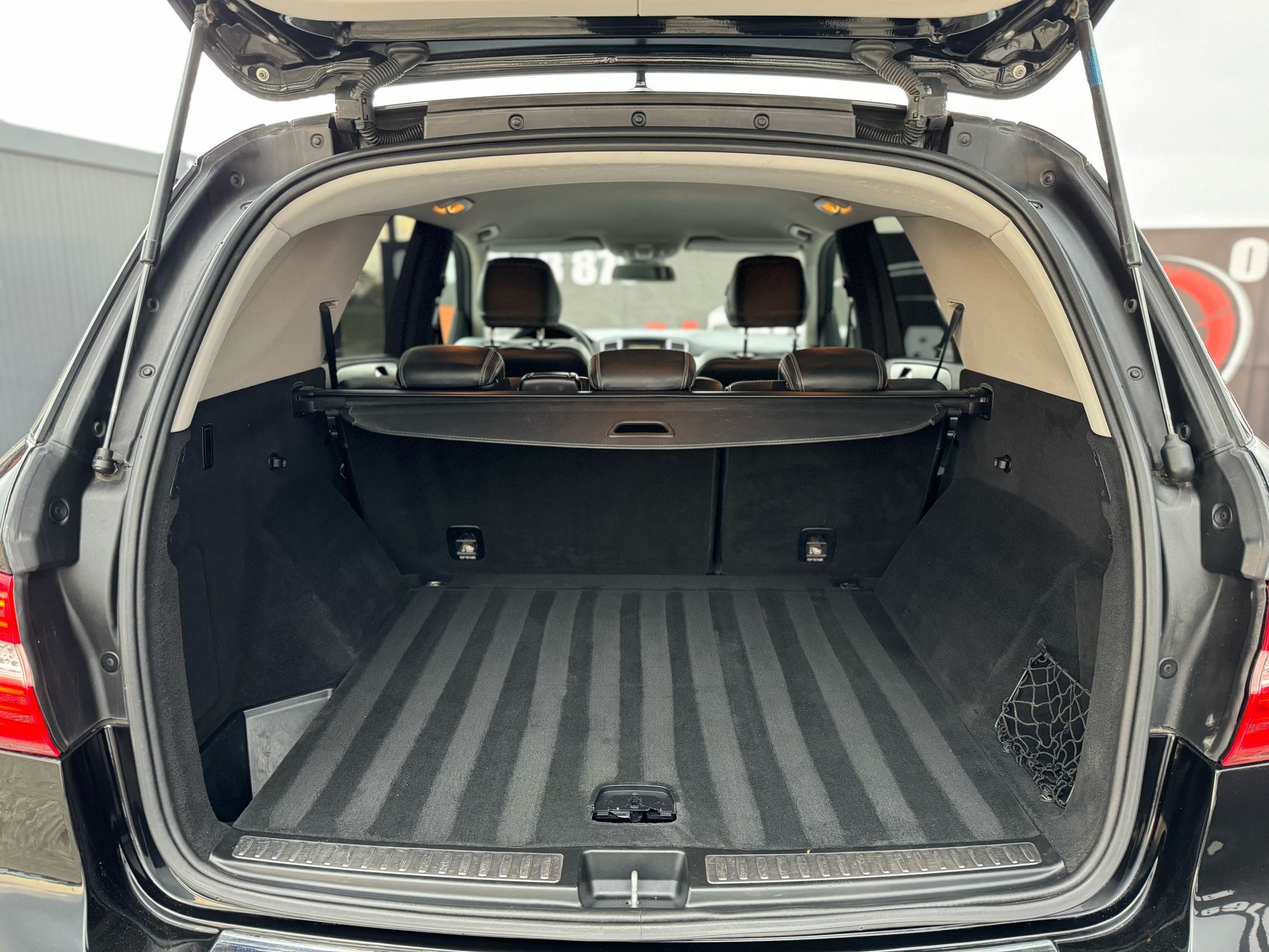 
								Mercedes ML 350 full									