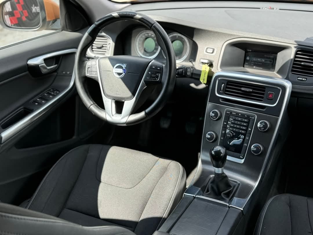 
								VOLVO V60 2012 full									