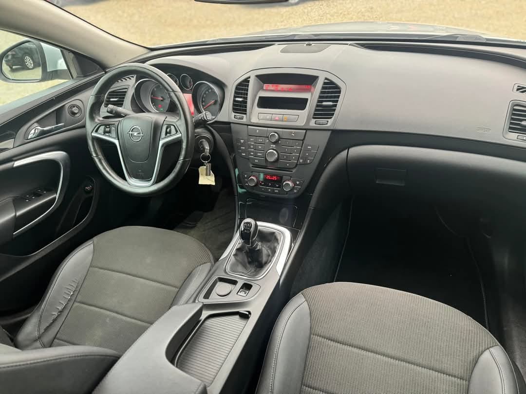 
								OPEL INSIGNIA 2009 full									