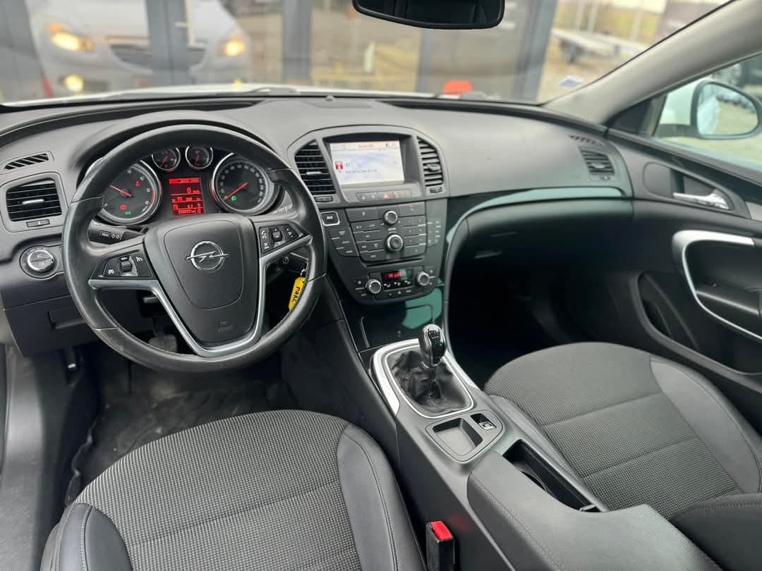 
								OPEL INSIGNIA 2012 full									